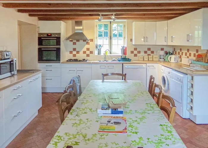 In Eglise Neuve D'issac